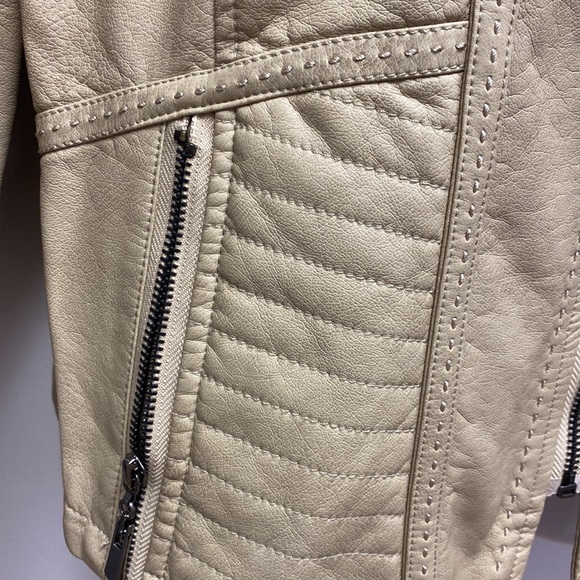 Ladies Jacket - Picture 2 of 2